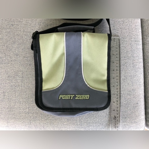 Point Zero Messenger bag - Picture 2 of 5